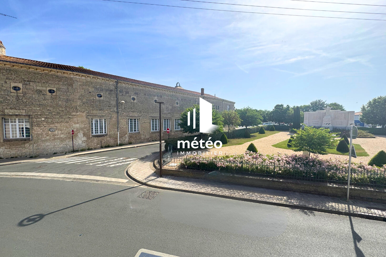 Magasin 155 m² + Appartement 140 m² à Luçon, centre-ville !