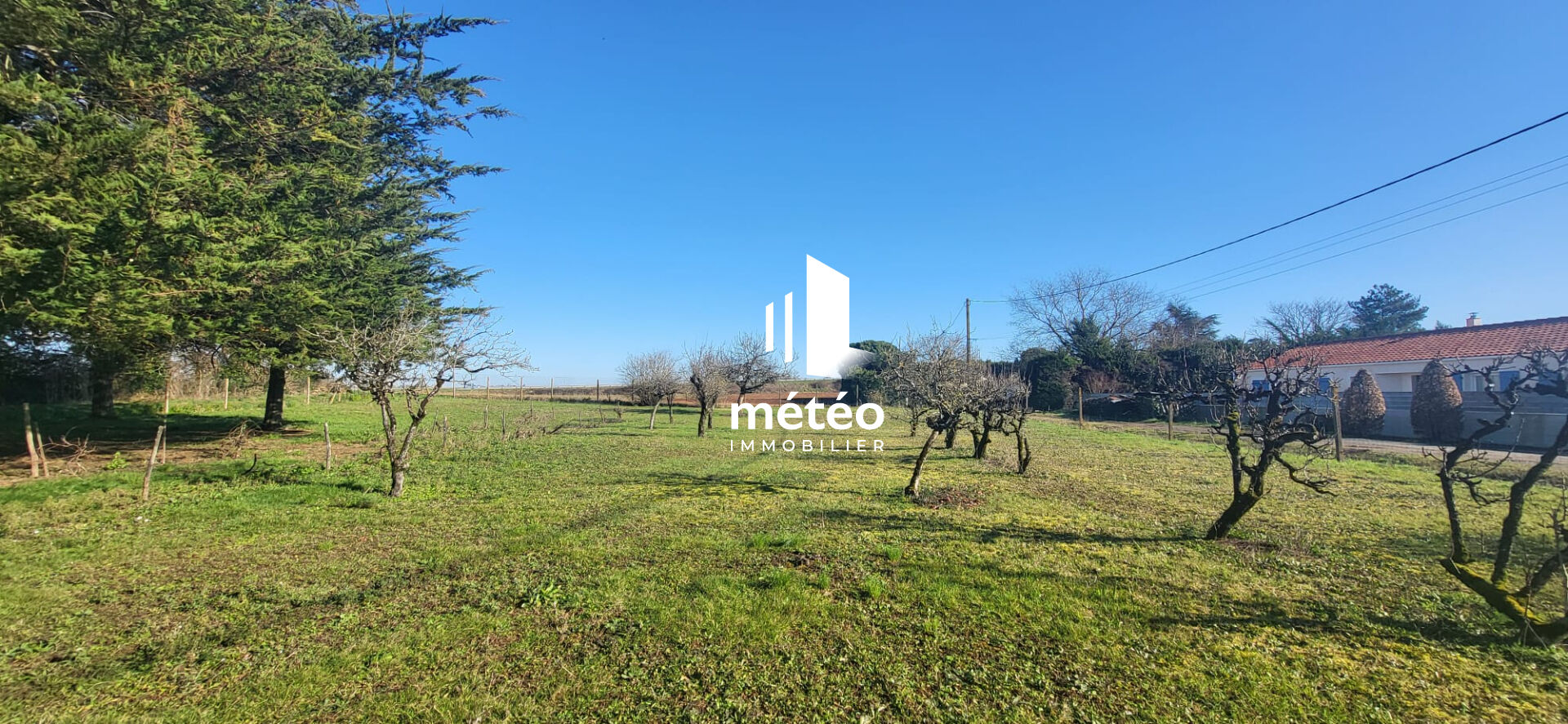 Terrain constructible  de 3700m² environ LUCON