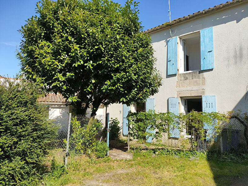 Maison de ville avec garage et jardinet Luçon