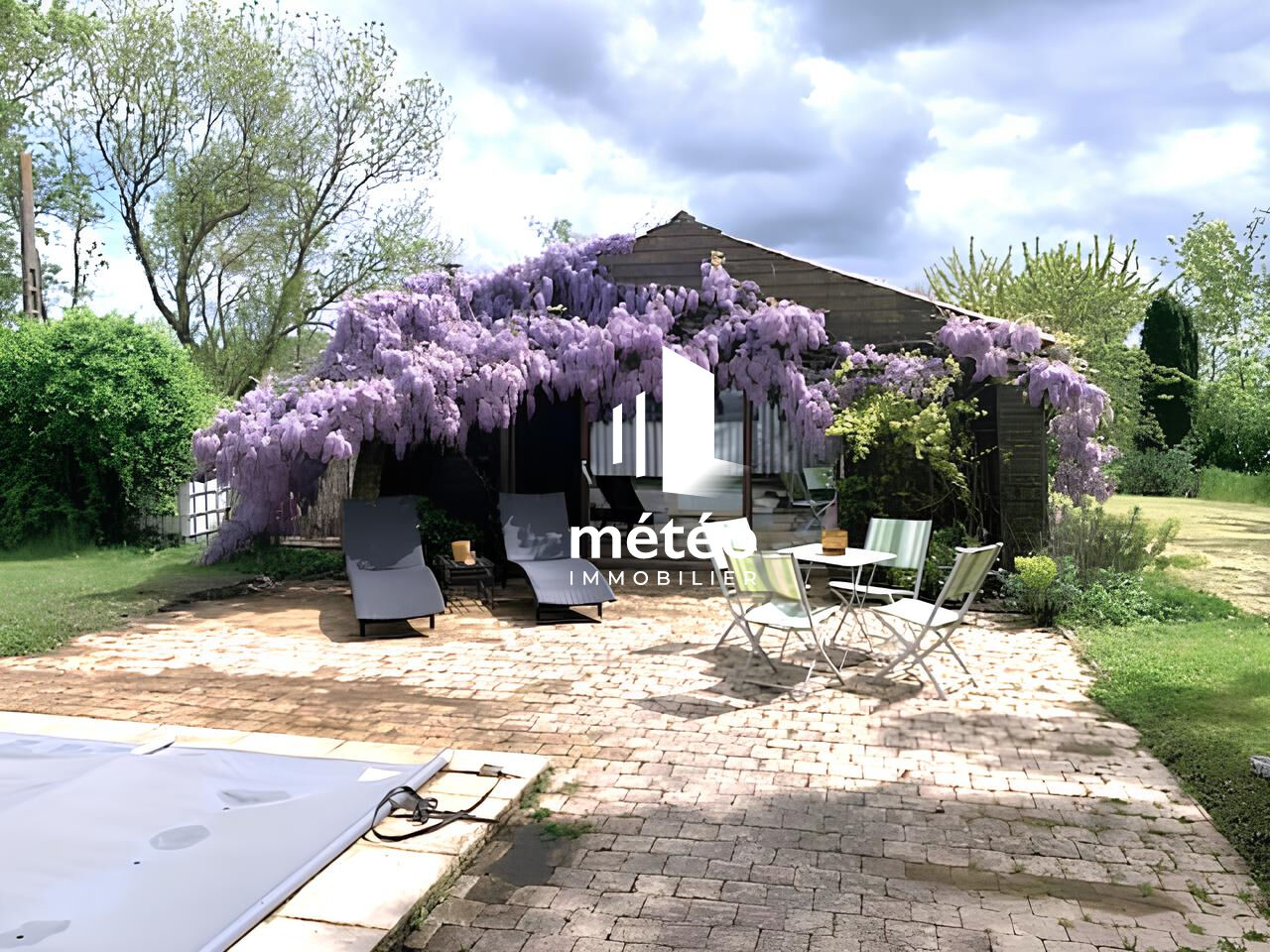 Longère de 145 m²- 7 pièces + piscine- NALLIERS