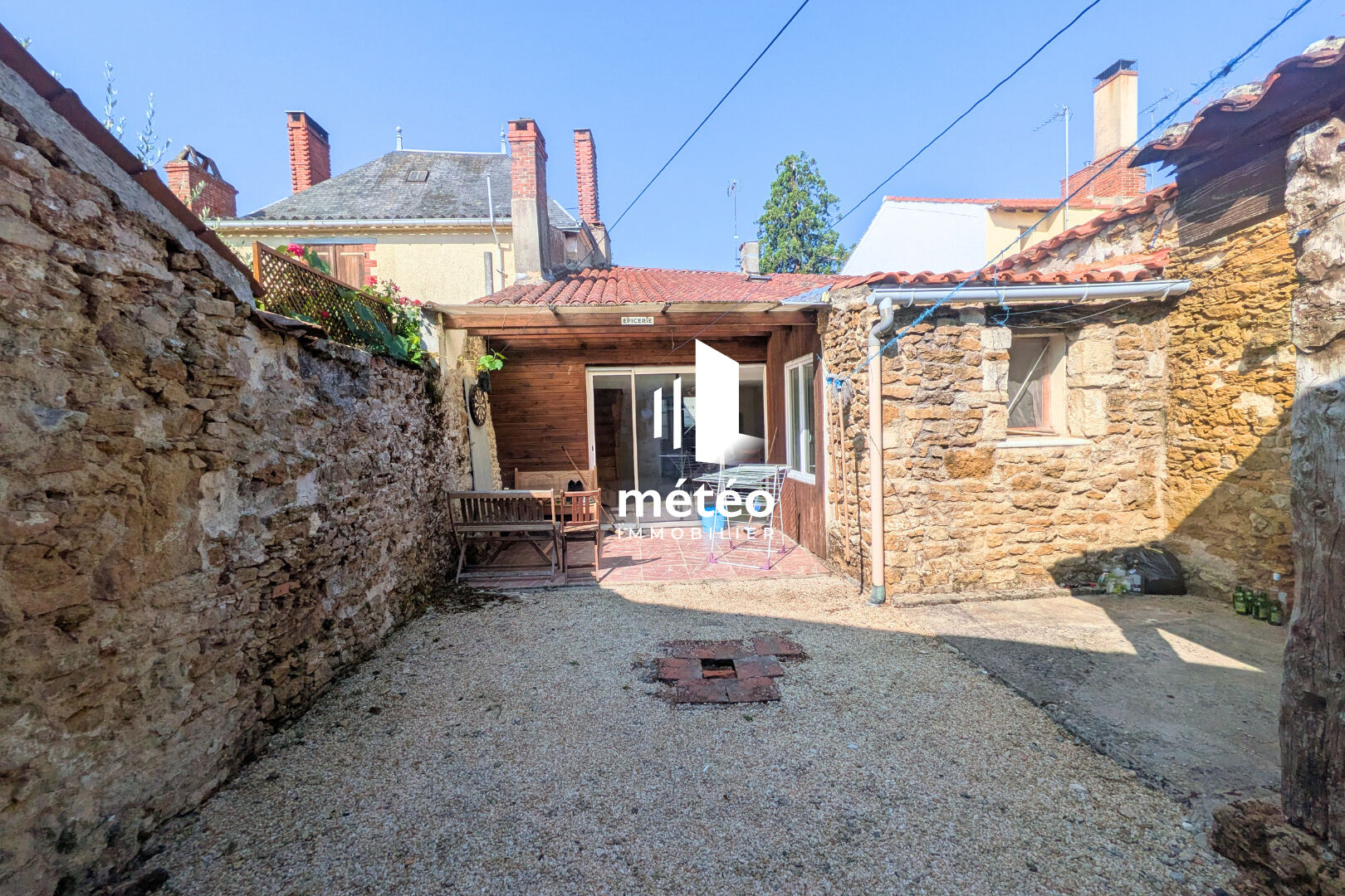 Maison en pierre – Centre ville Moutiers sur le Lay